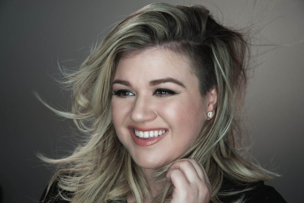 Music Superstar Kelly Clarkson to Perform on Disney | ABC Television Group Holiday Specials